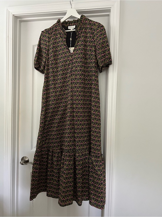 entro Dresses & Skirts - Entro Short Sleeve Midi Dress in Black with Pink Accents